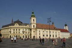Sibiu - Großer - Ring mit Rathaus und Kath. Garnisonskirche