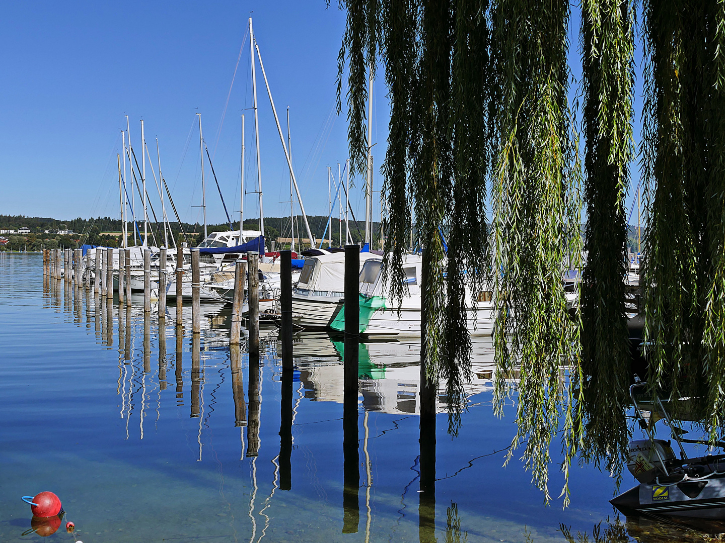 sich spiegelnde Boote