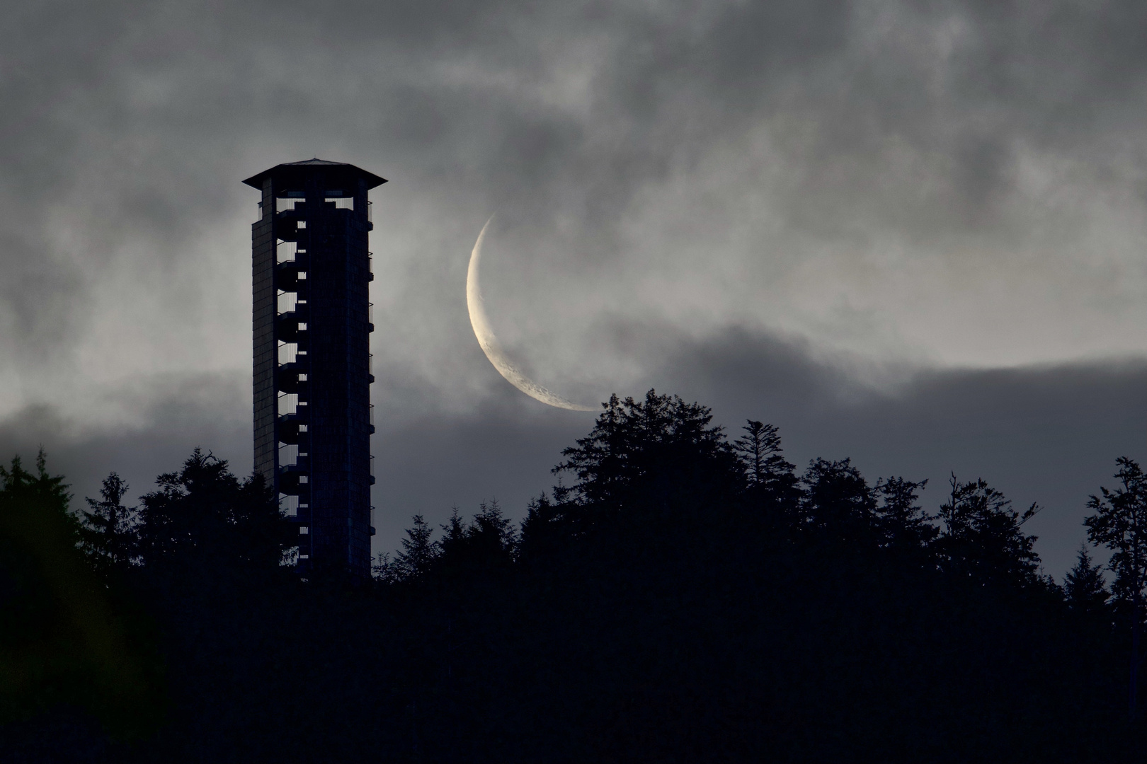 Sichel neben dem Buchkopfturm