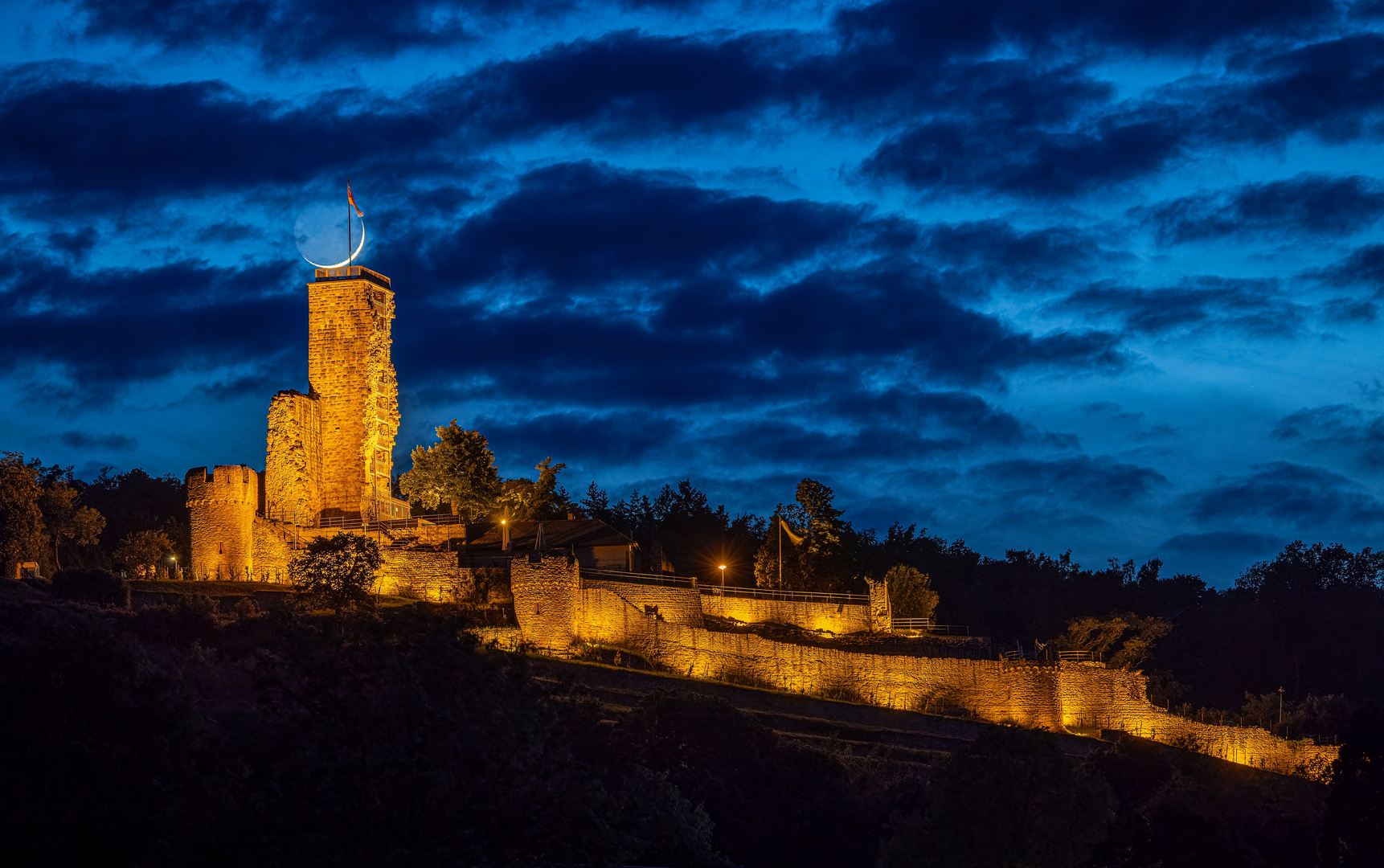 Sichelmond bei der Wachtenburg