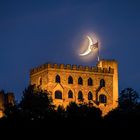 Sichelmond hinter dem Hambacher Schloss