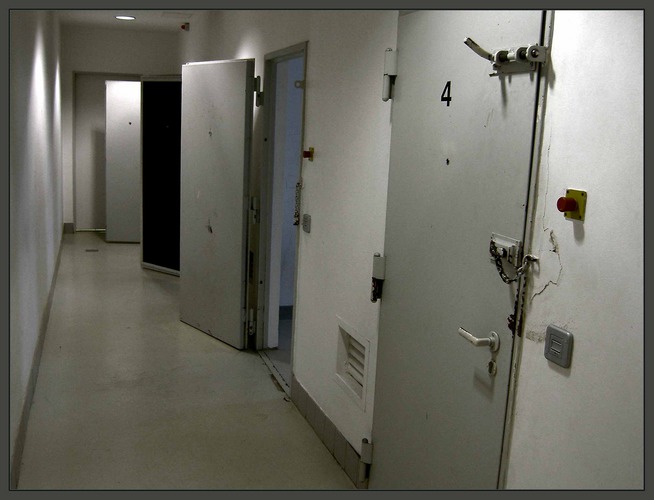 Sicheres Gewahrsam! Bild & Foto von Frank Hansen aus Gefängnisse