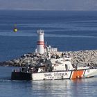 Sicherheitsdienst der Türkischen Küstenwache bei der Einfahrt in den Yachthafen Kusadasi