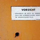 Sicherheitsnadel und Kolbenstange