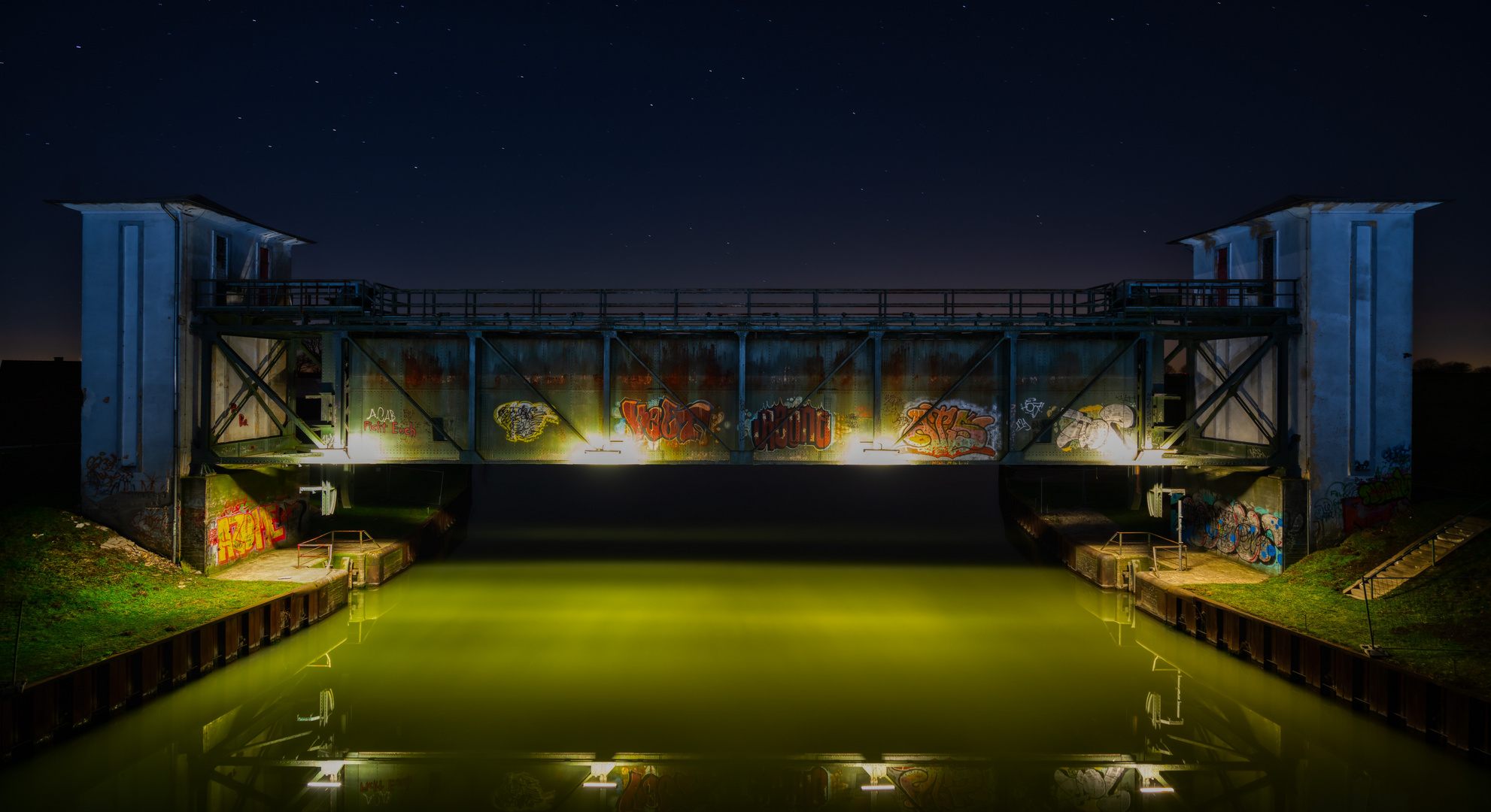 Sicherheitswehr Dortmund-Ems-Kanal bei Nacht