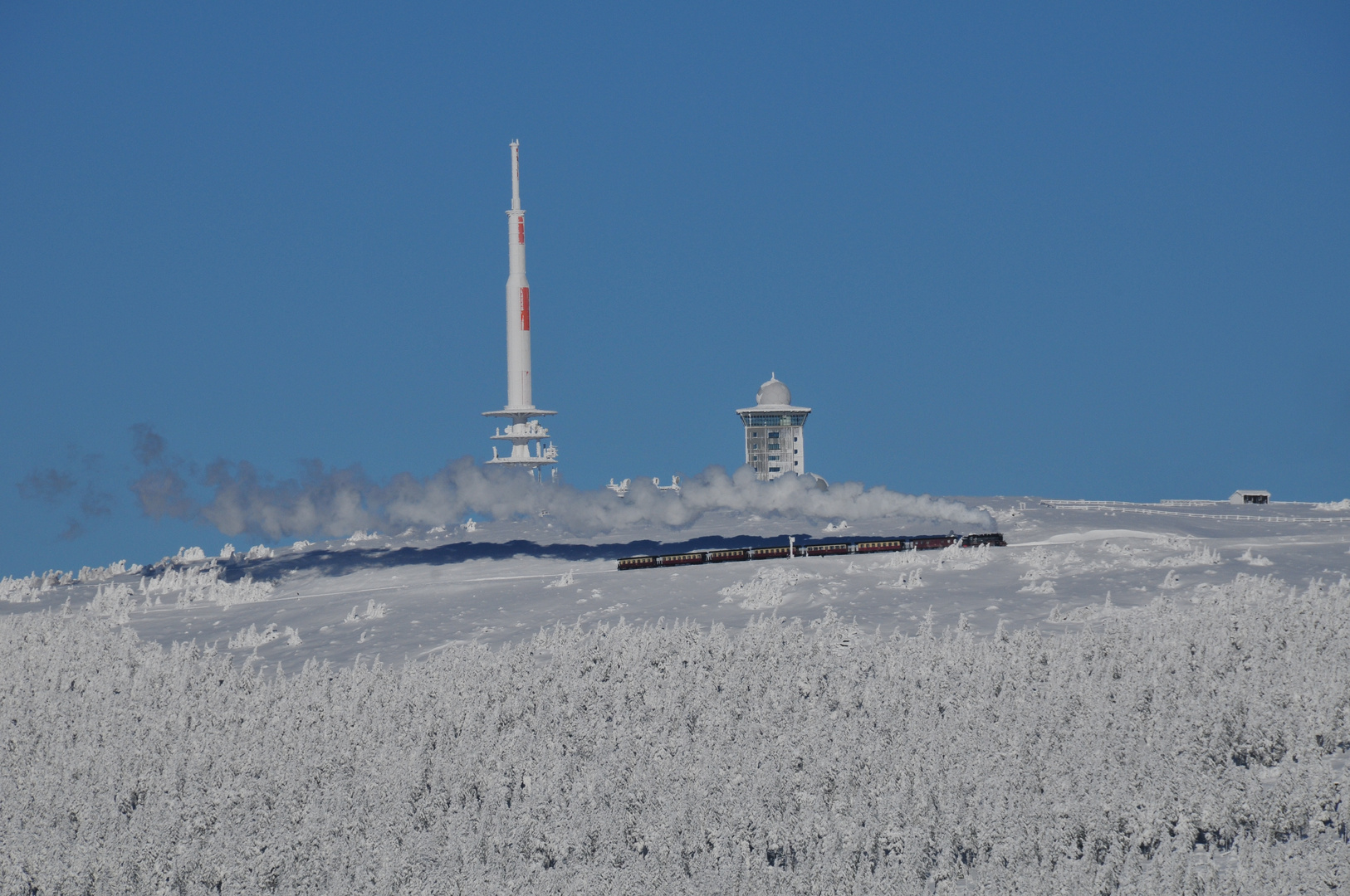 Sicht auf den Brocken vom Wurmberg aus.