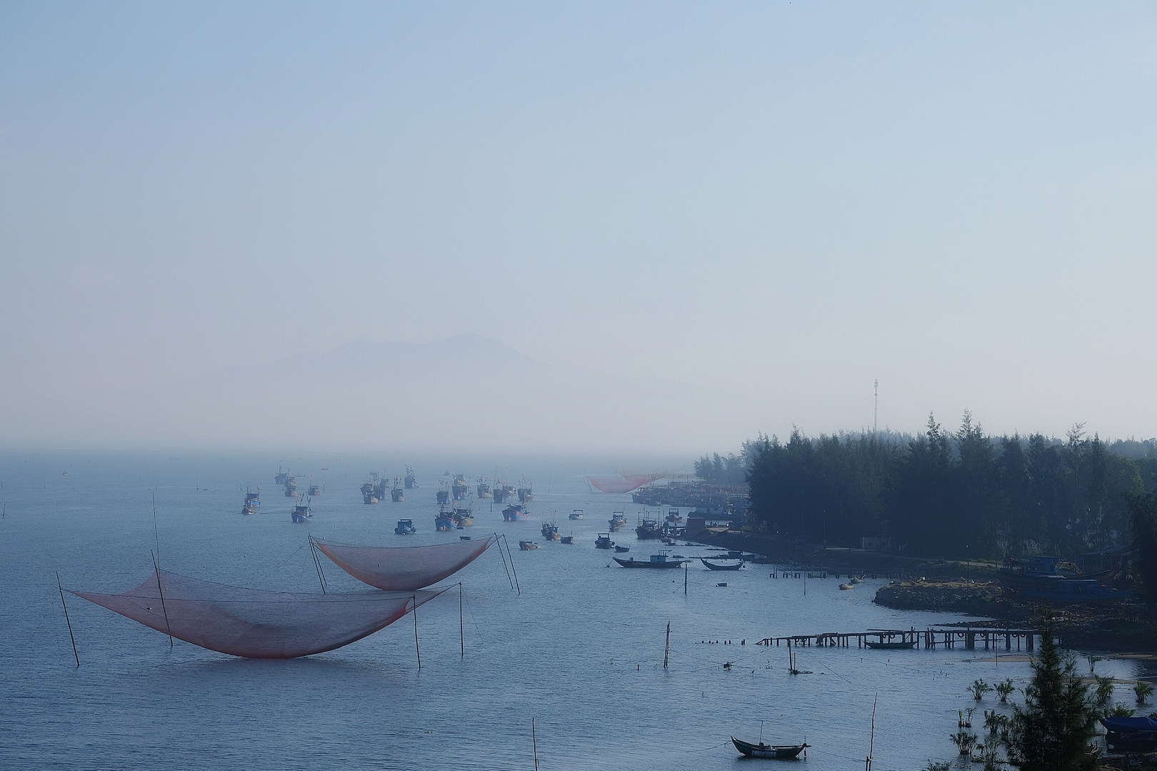 Sicht auf den Fischerhafen vor HoiAn, Vietnam