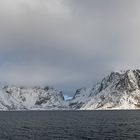 Sicht auf den Fjord bei Hamnøy und Sakrisøya