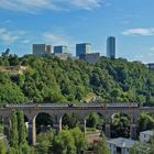 Sicht auf die europaeischen Gebaeude auf dem Kirchberg von der Altstadt aus