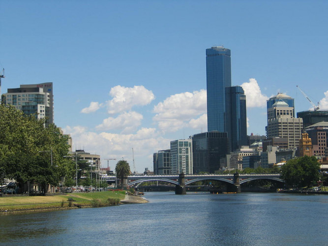 Sicht auf Melbourne vom Yarra River aus