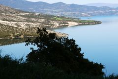 Sicht von Neirada auf den Stausee