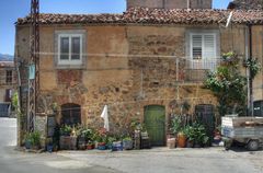 Sicilia, Entroterra. Architettura Rurale, con Cortile 1