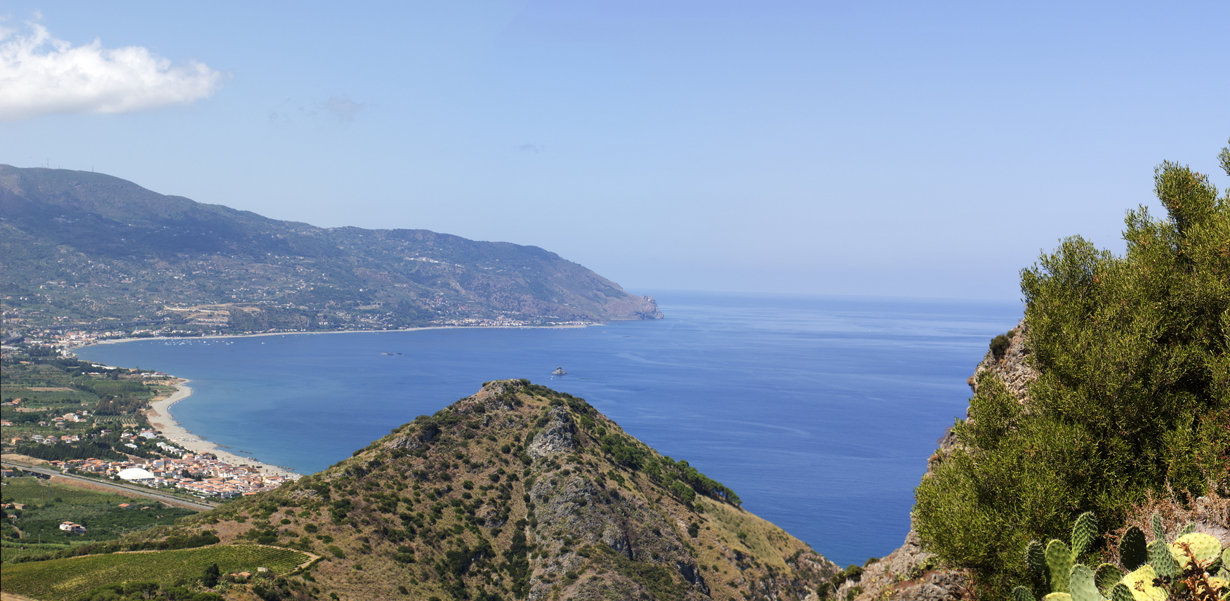 Sicilia-Tindari. Küstenlandschaft Und Meer