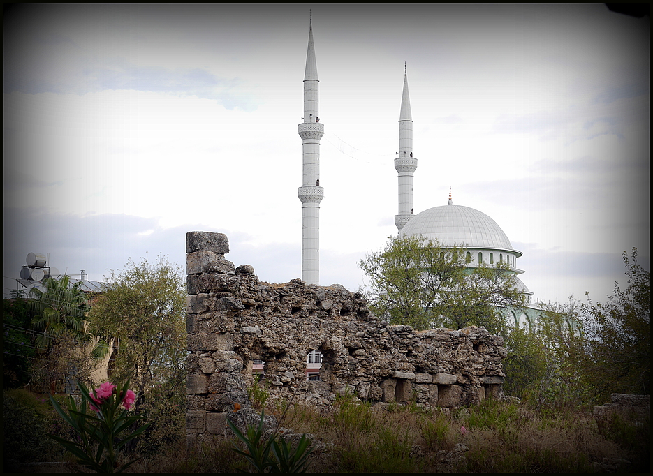 side fathi camii