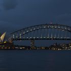 Sidney Harbour Brigde und Oper zur blauen Stunde