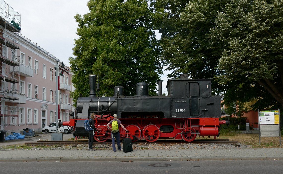 Sie erklärt Technik