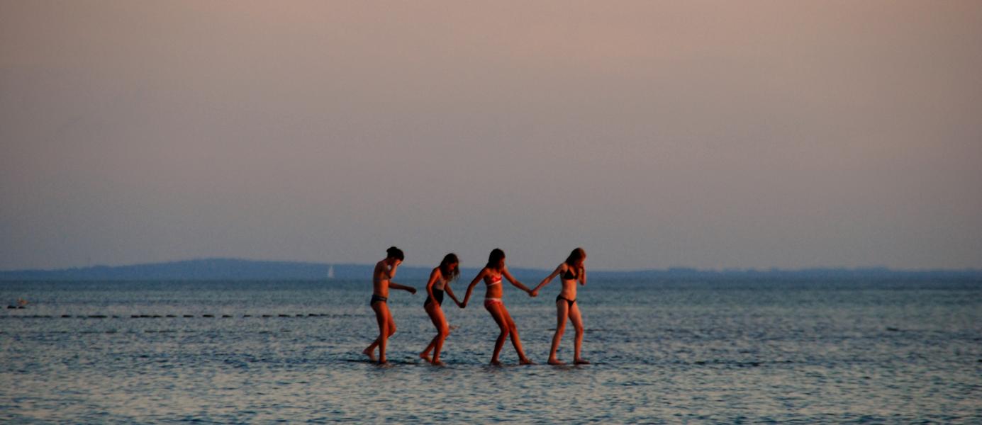 sie laufen auf dem Wasser