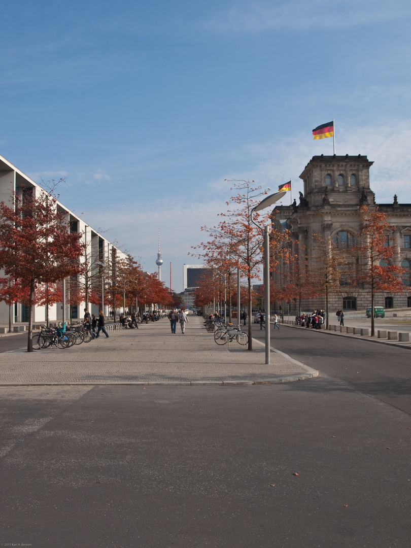 Sie nähern sich dem Deutschen Reichstag (ii)