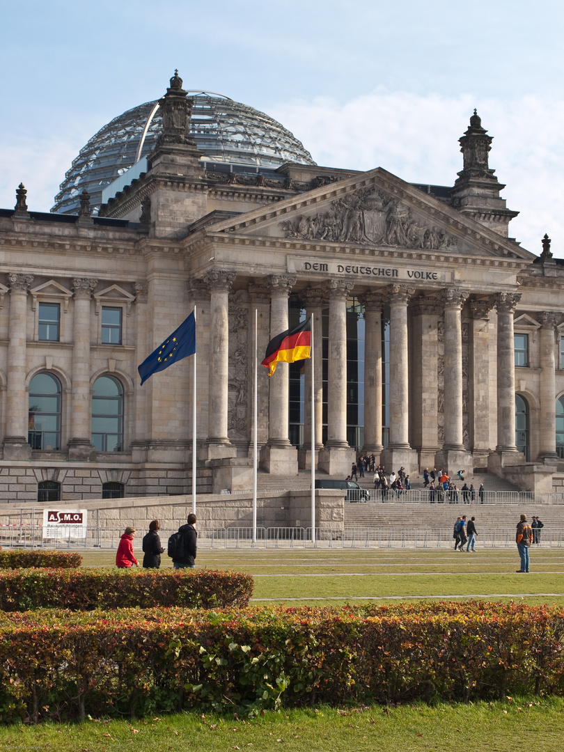 Sie nähern sich dem Deutschen Reichstag (iii)