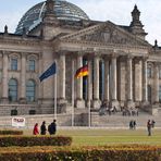Sie nähern sich dem Deutschen Reichstag (iii)