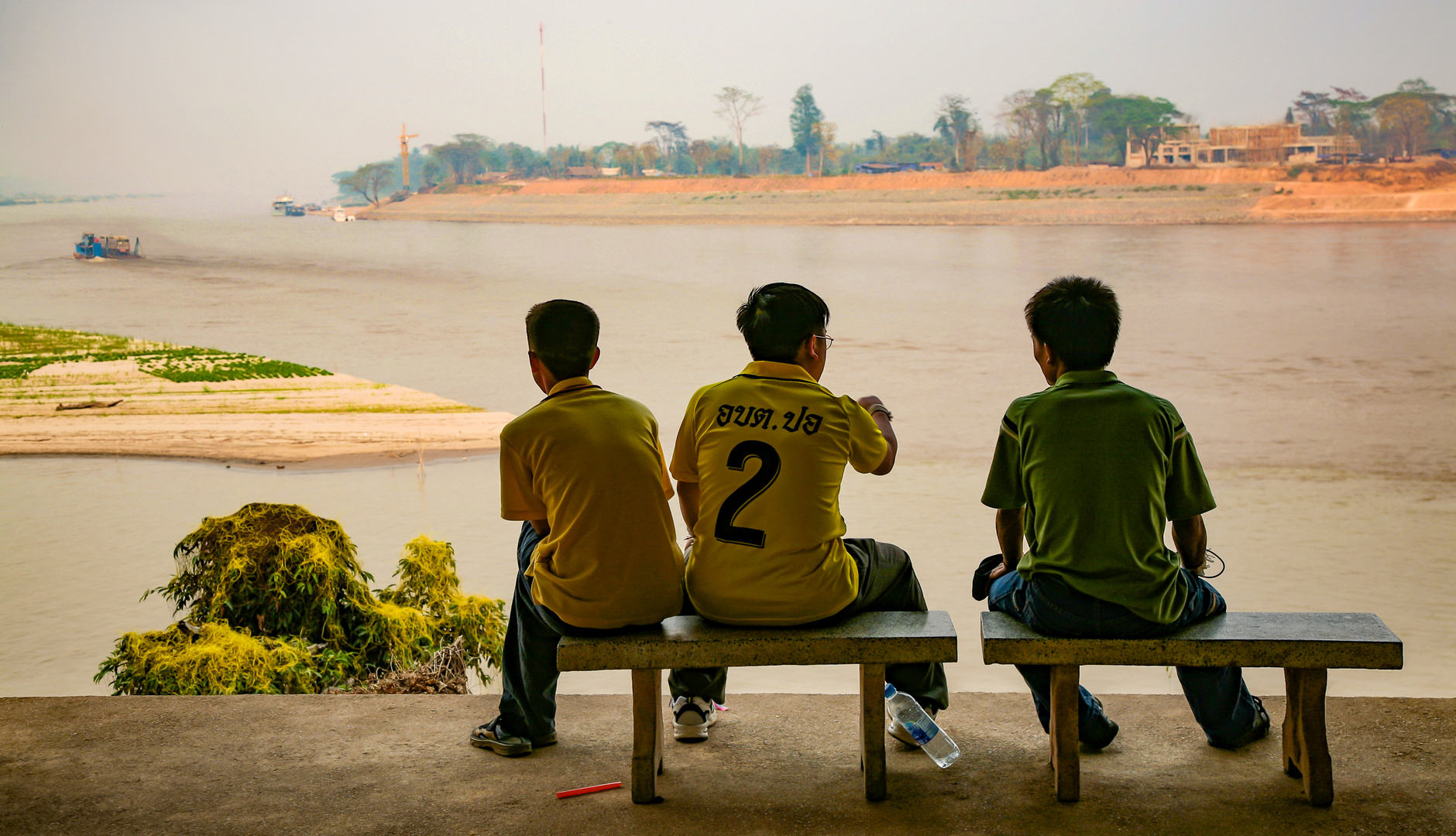 Sie schauen von Thailand nach Myanmar und Laos