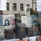 Sie steht auf Bücher(n)