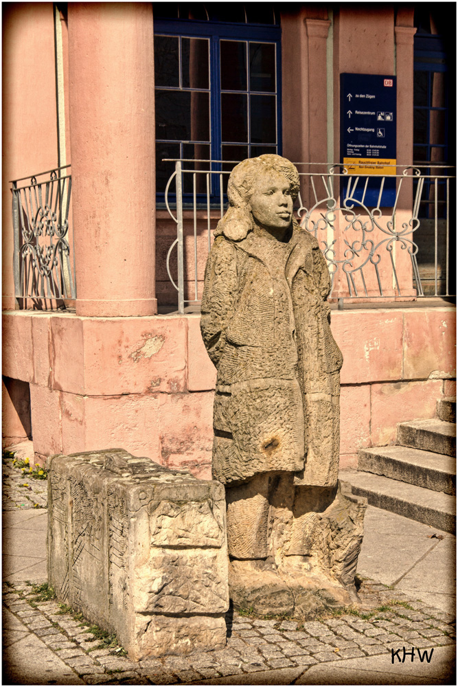 . . . sie steht schon etwas länger da . . . am Bahnhof von Naumburg (Saale)