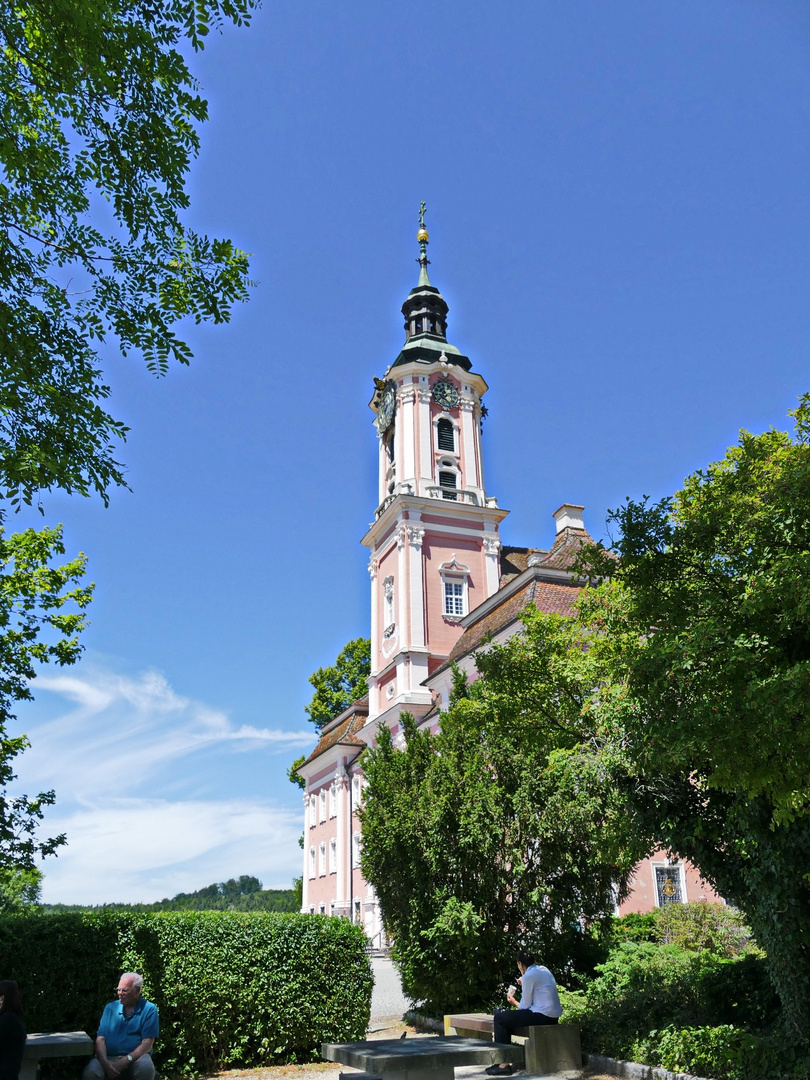 sie thront auf der Höhe über dem Bodensee