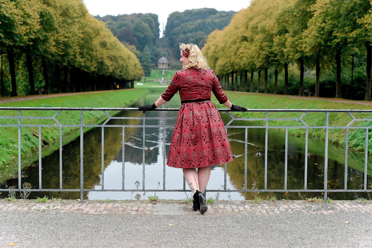 Sie wartet im Park 