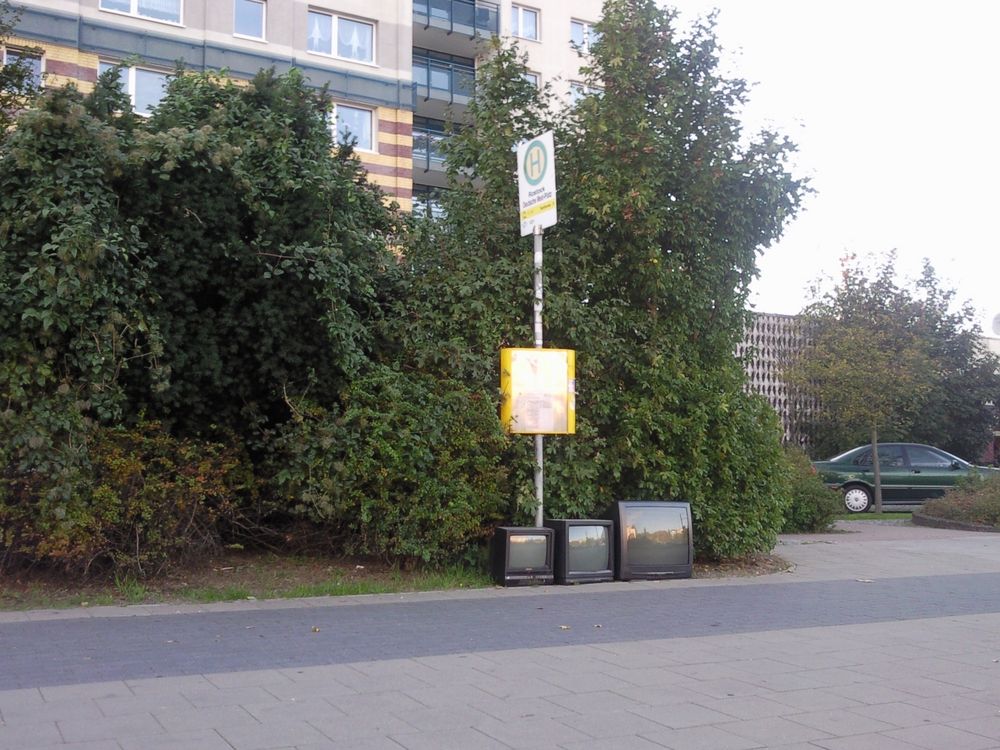 Sie werden lachen, wir warten auf`n Bus