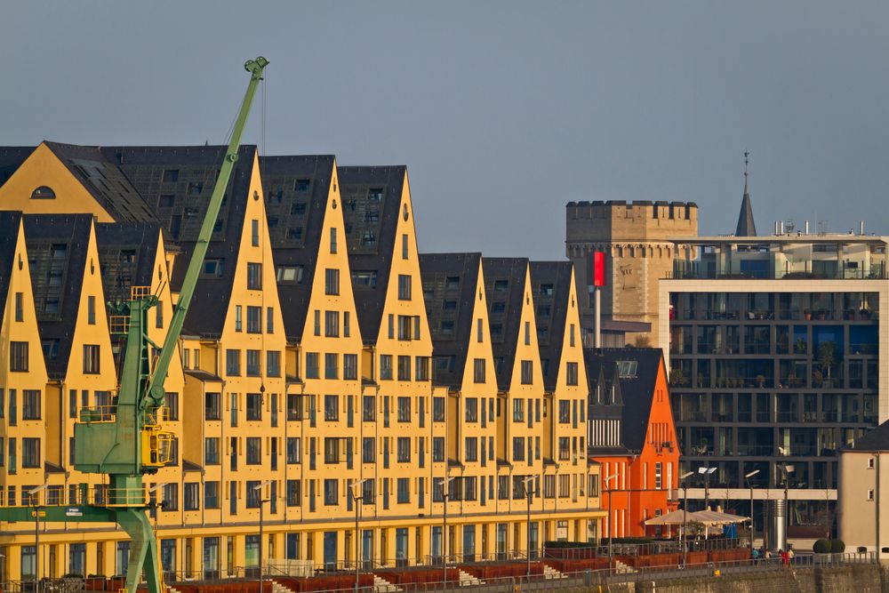 Siebengebirge im Kölner Rheinauhafen