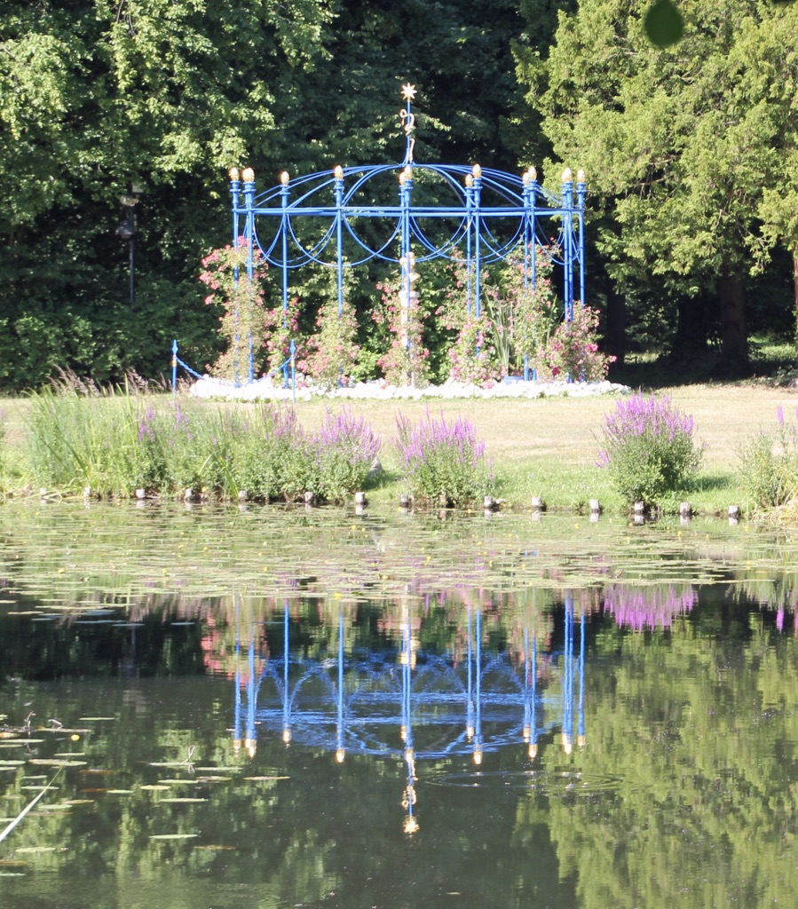 Siegeltag. Cottbus: Branitzer Park, Kiosk mit der Büste der Henriette Sonntag