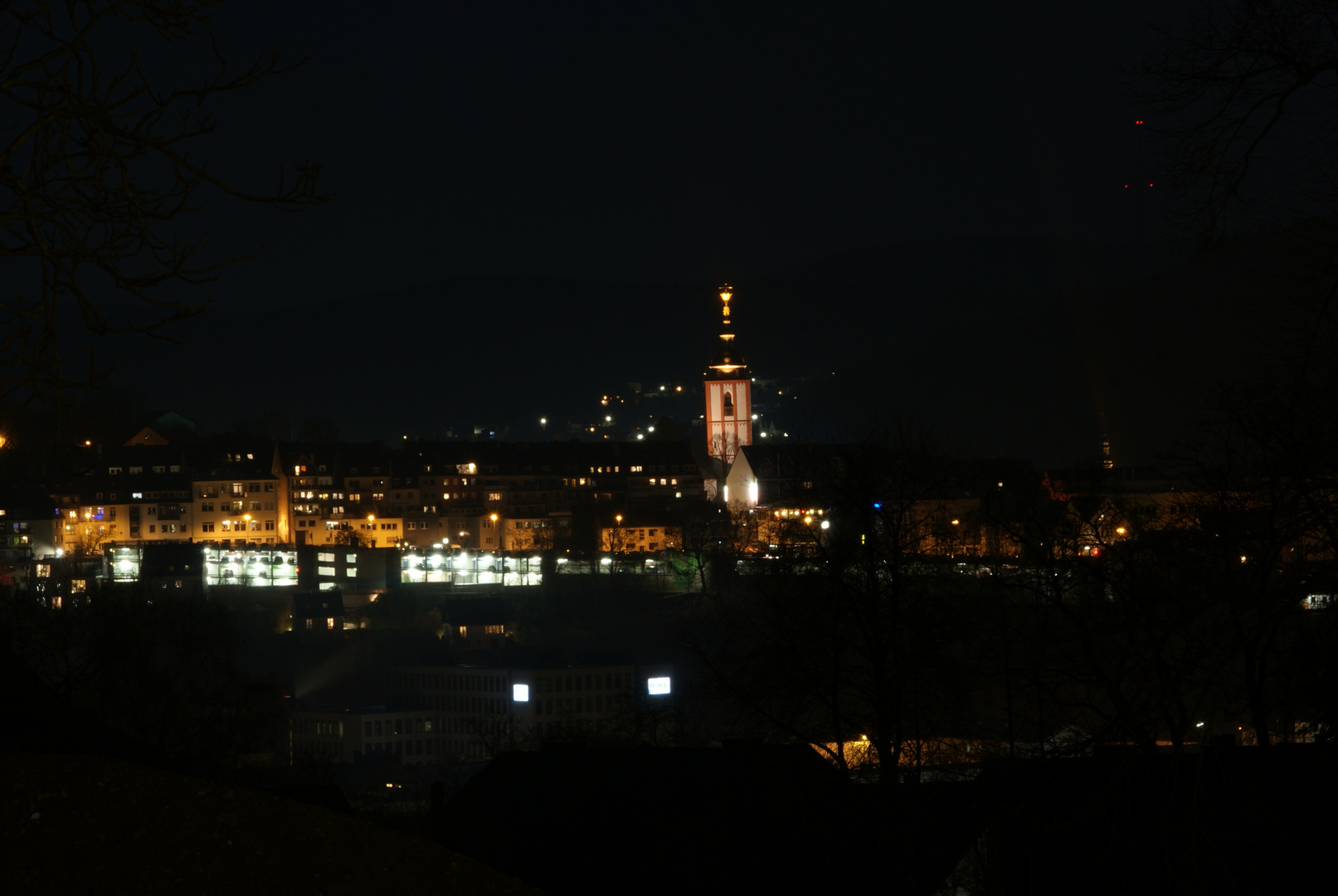 Siegens Krönchen bei Nacht