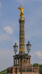 Siegesdsäule mit "Dekor"