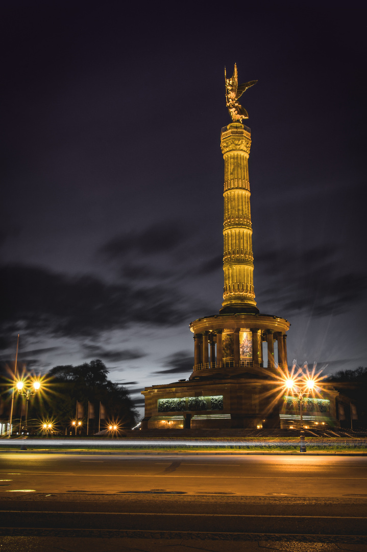 Siegessäule bei Nacht