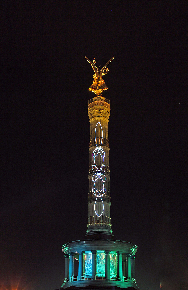 Siegessäule Berlin beim Festival of Lights 2013