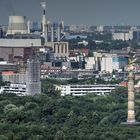 Siegessäule und Müllverbrennung Ruhleben in einer Perspektive