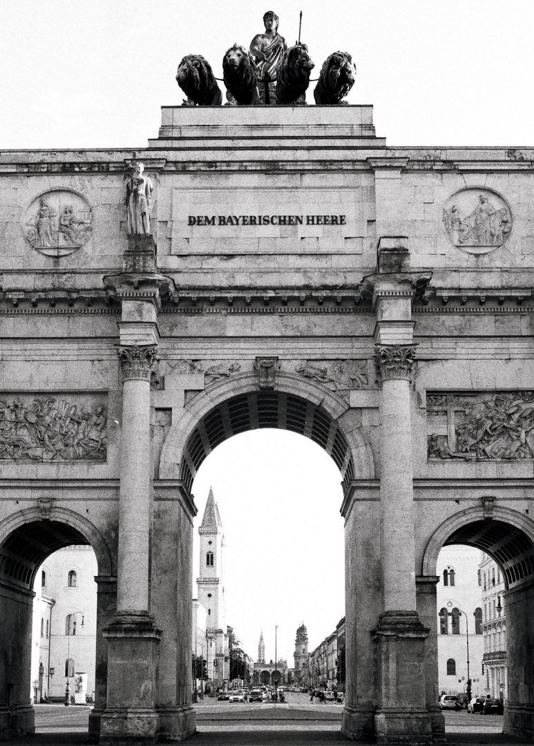 Siegestor und Ludwigstraße - classic style