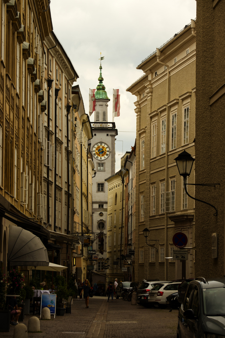 Siegmund-Haffner-Gasse mit Blick zum Alten Rathaus -Salzburg