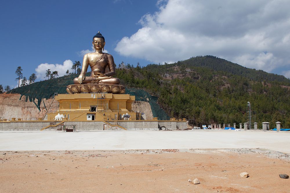 Sieh nicht auf die goldene Maske, sondern auf das Gesicht des Buddha dahinter. (Aus China)