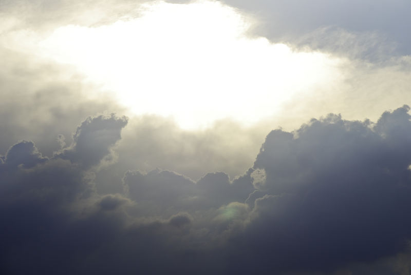 Siehe er kommt mit den Wolken