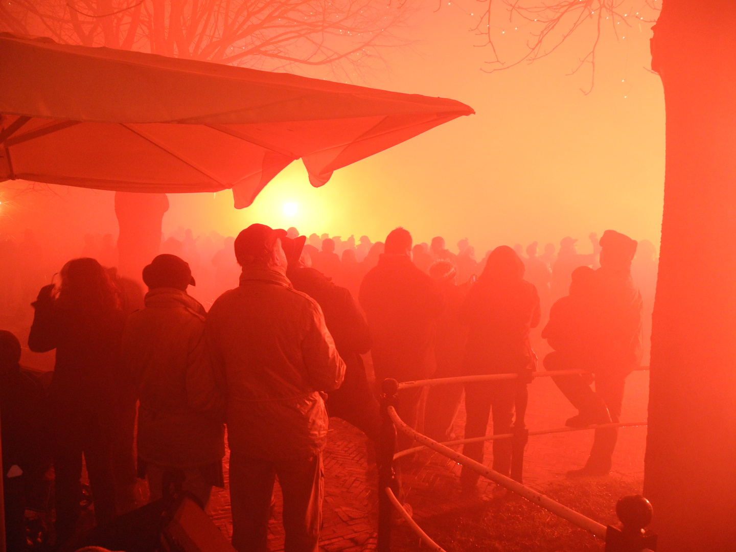 Sielbrücke in Flammen