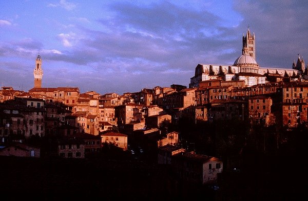 Siena im letzten Glühen der Sonne