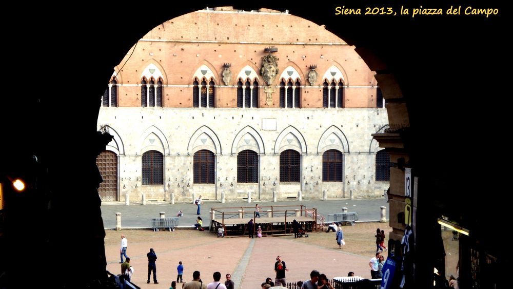 SIENA, LA PIAZZA DEL CAMPO