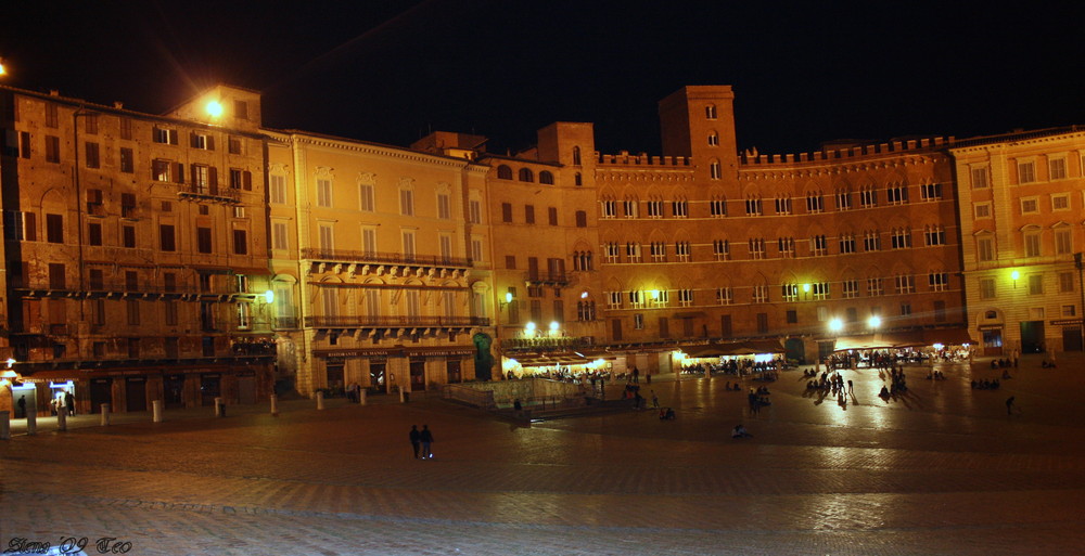 Siena, Piazza del Campo by night