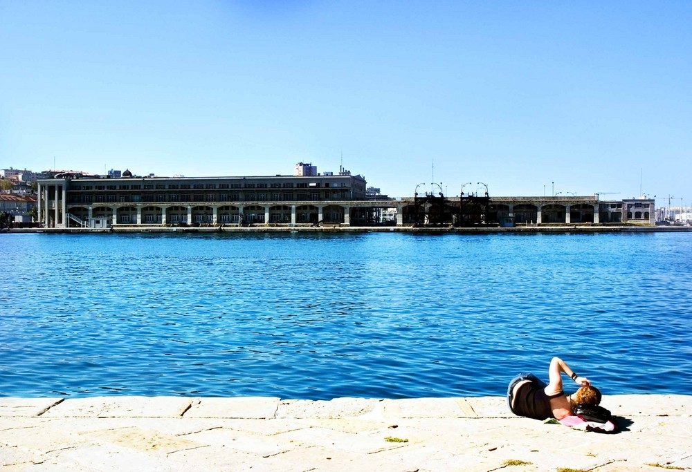 Siesta auf der Molo Audace/Triest