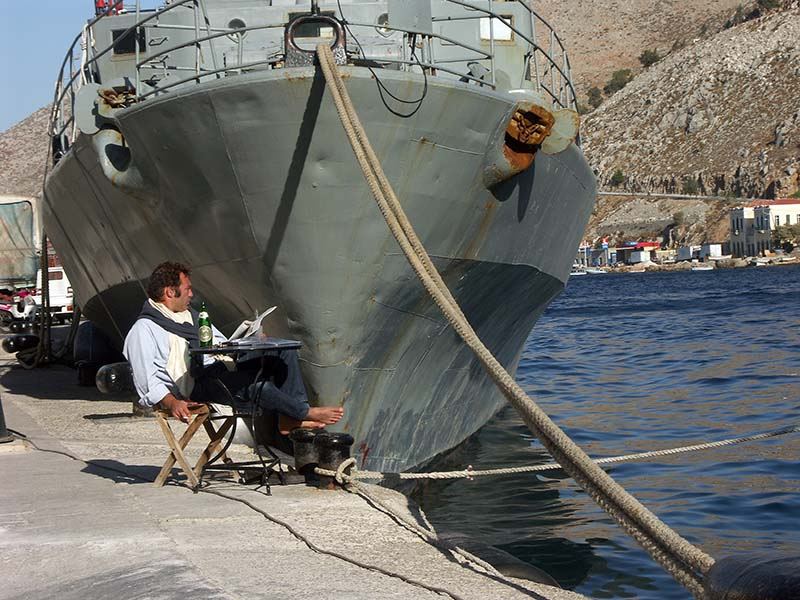 Siesta in einem Hafen auf dem Balkan