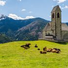 Siesta vor kleiner Kapelle