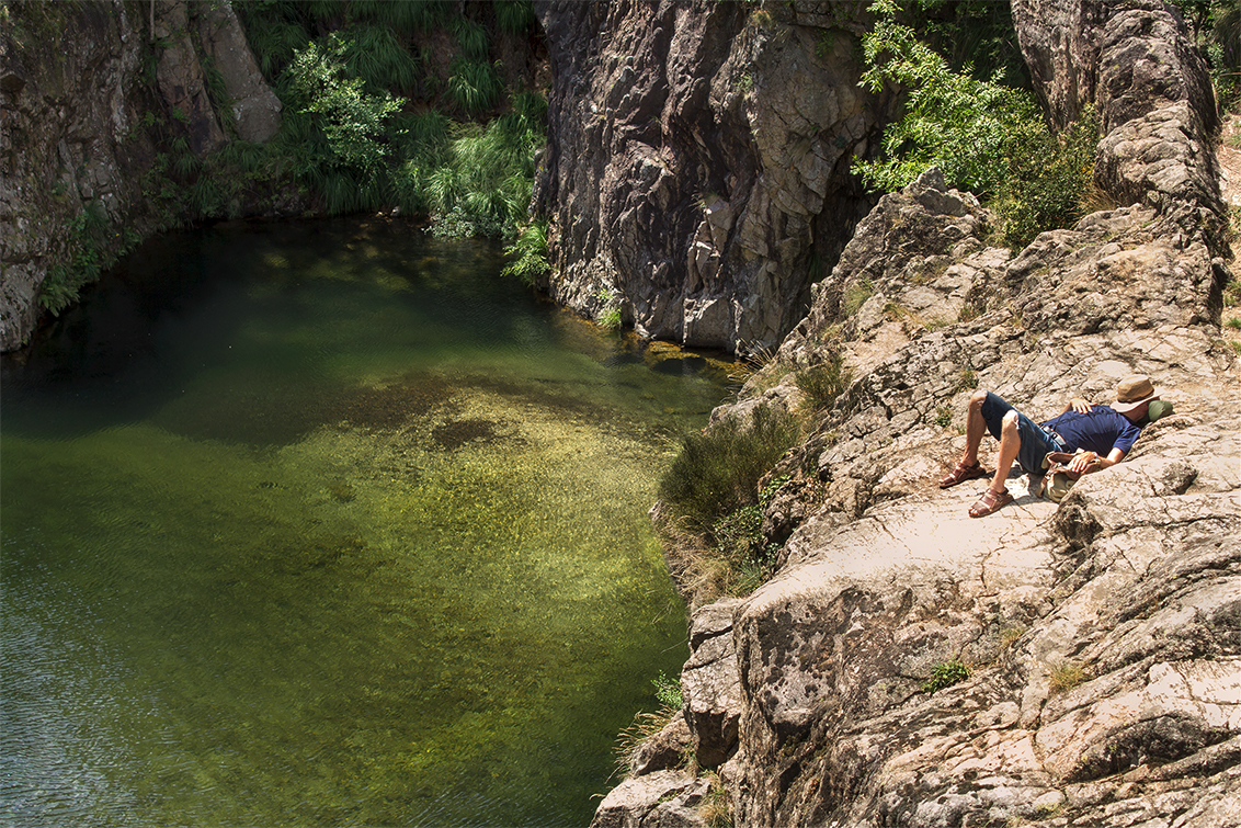 sieste au mois d'aout 2014 en ardèche pont du diable