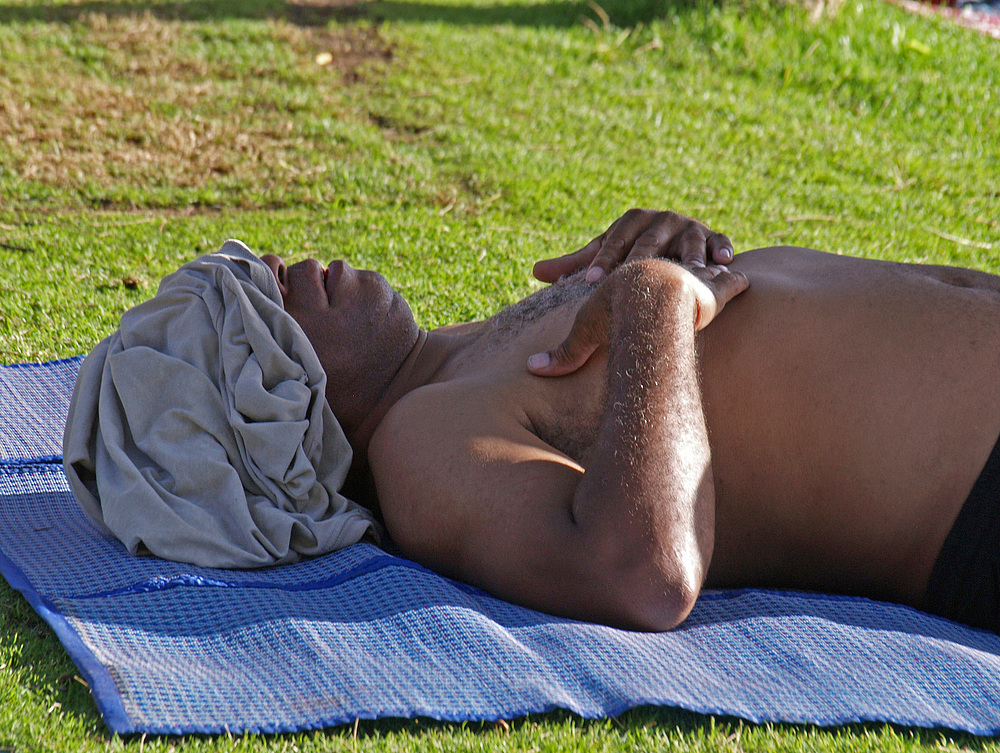 Sieste en bord de mer à la Baie des Citrons - Nouméa - Siesta am Meeresrand von der Zitronenbucht